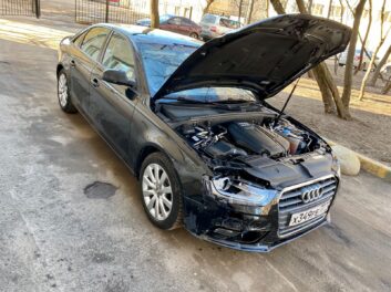 Audi A4  1.8 CVT  2015 года